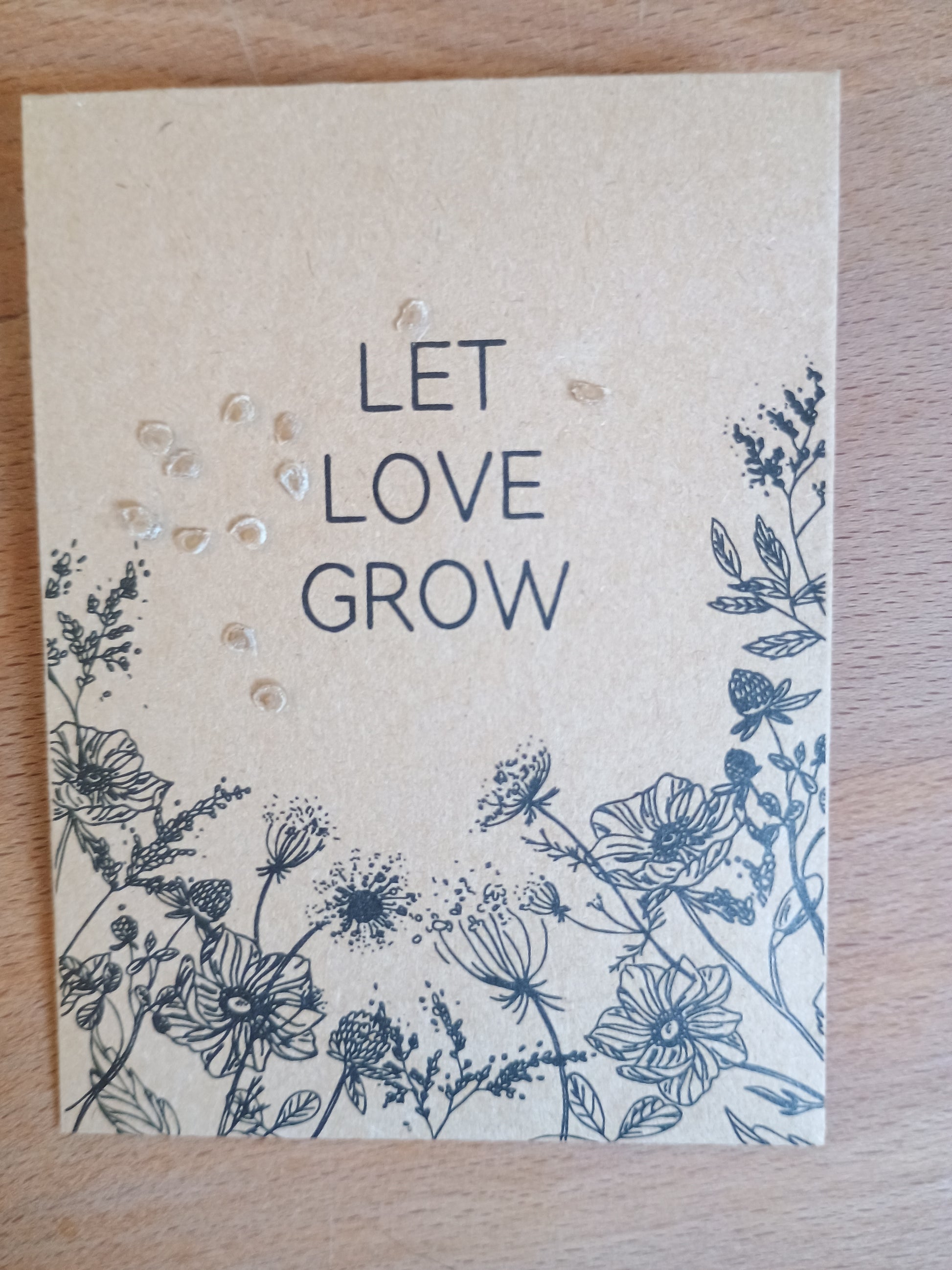 Kleine, flache, cremefarbene Tomatensamen